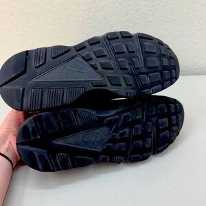 Nike Air Huarache Runner Ash Anthracite Sneakers Shoes
DZ3306-002 Mens size 9